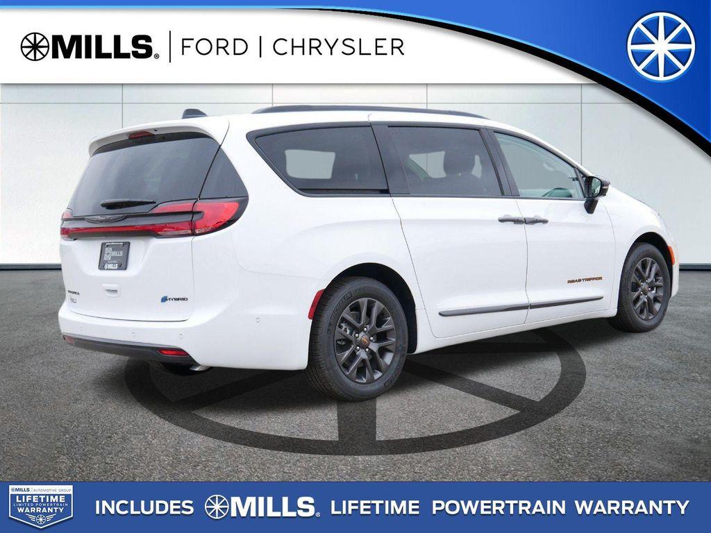 new 2024 Chrysler Pacifica Hybrid car, priced at $48,879