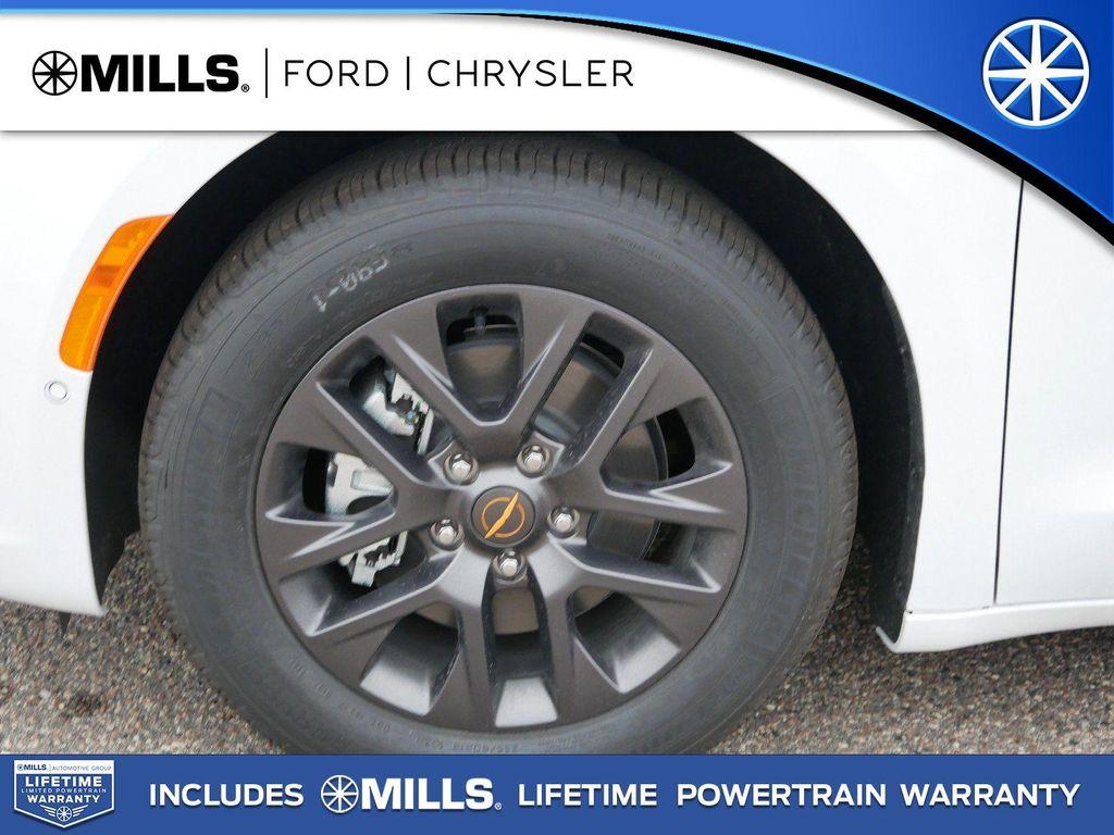 new 2024 Chrysler Pacifica Hybrid car, priced at $48,879