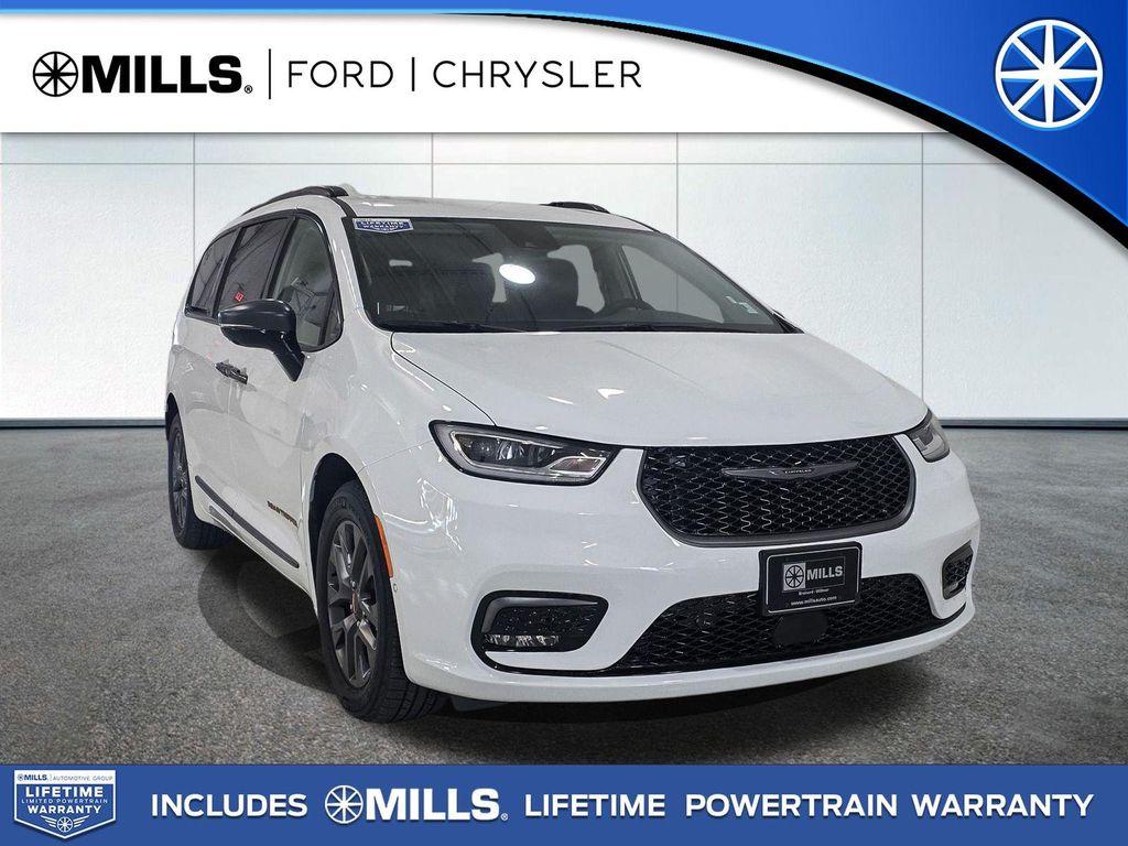 new 2024 Chrysler Pacifica Hybrid car, priced at $35,999