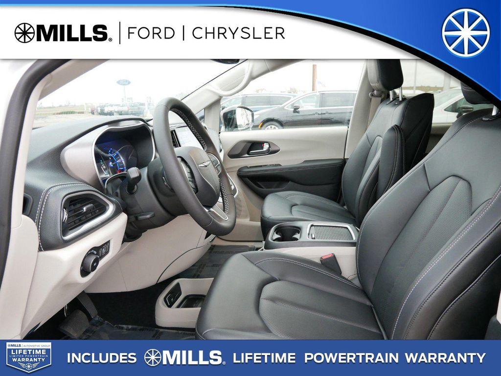 new 2024 Chrysler Pacifica Hybrid car, priced at $48,879