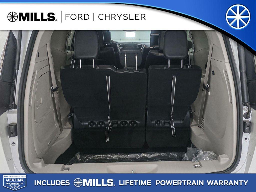 new 2024 Chrysler Pacifica Hybrid car, priced at $35,999