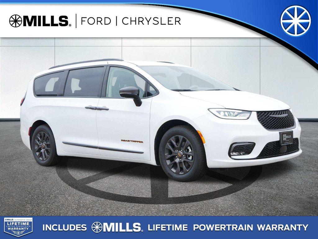 new 2024 Chrysler Pacifica Hybrid car, priced at $48,879