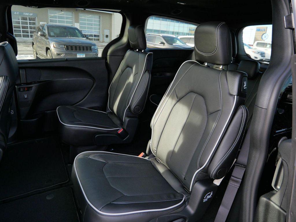 new 2026 Chrysler Pacifica car, priced at $55,628