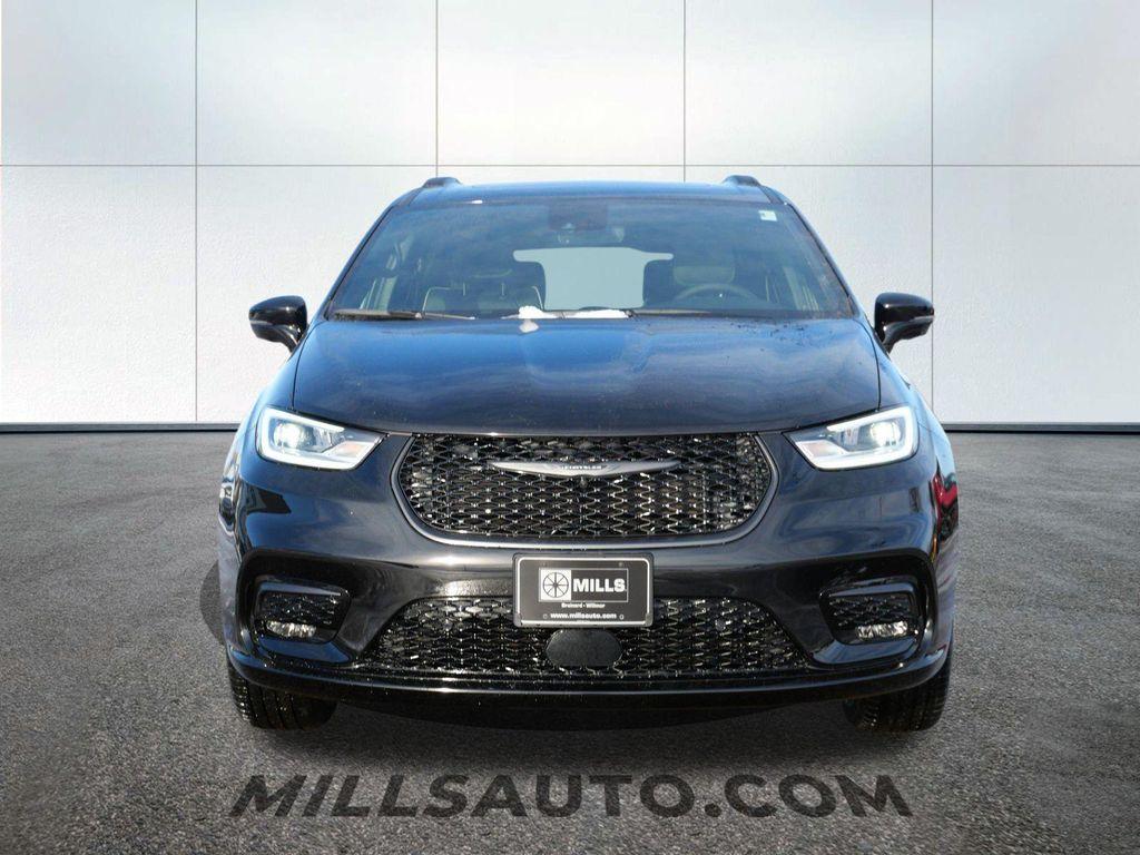 new 2026 Chrysler Pacifica car, priced at $55,628