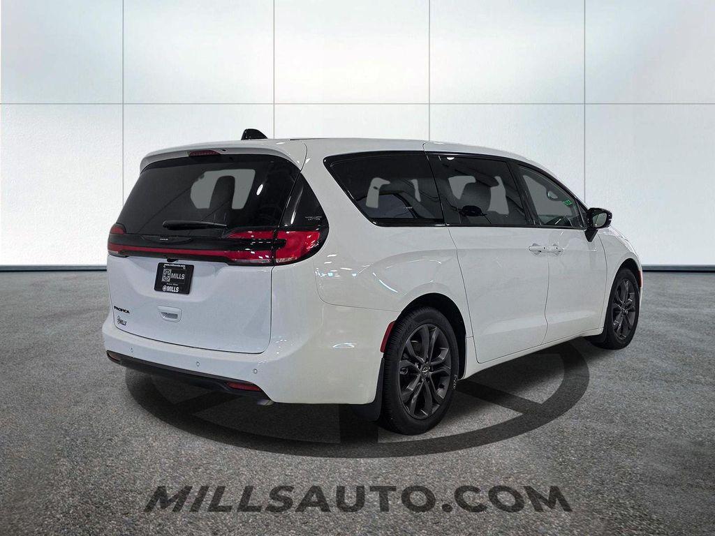 new 2026 Chrysler Pacifica car, priced at $41,440