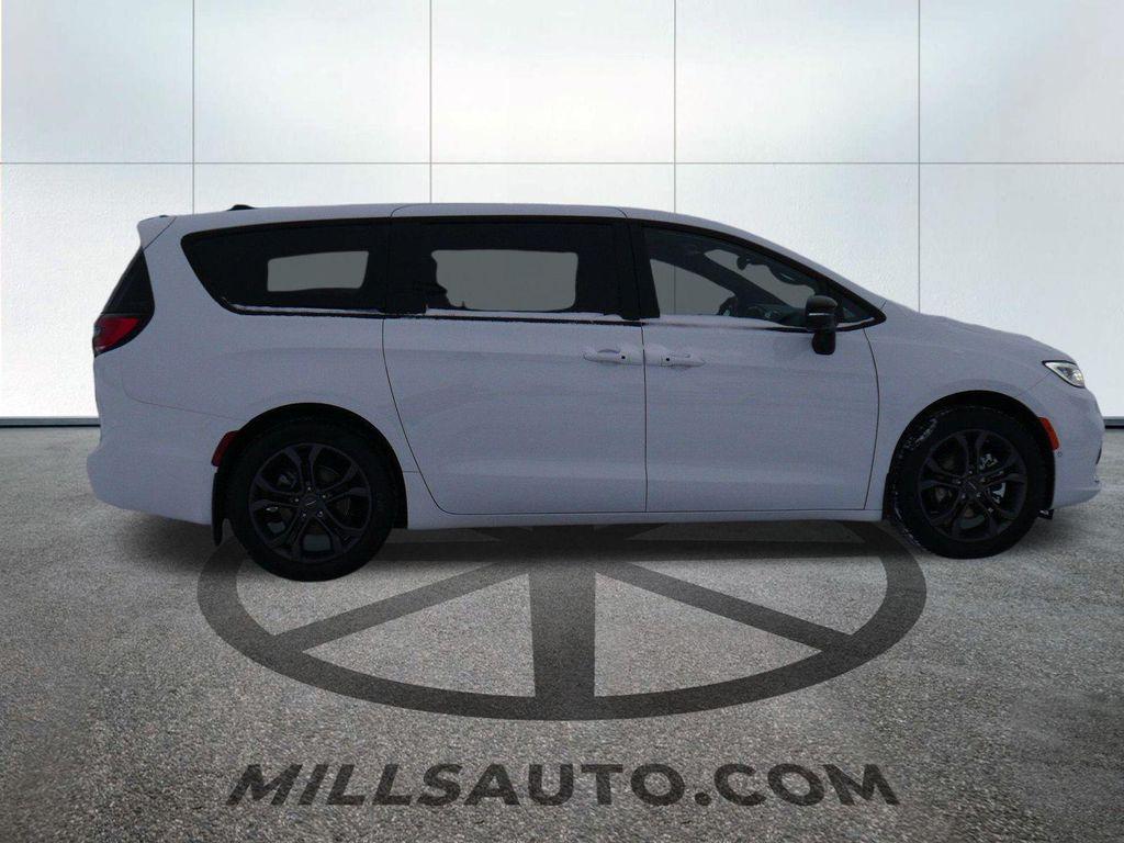 new 2026 Chrysler Pacifica car, priced at $40,184