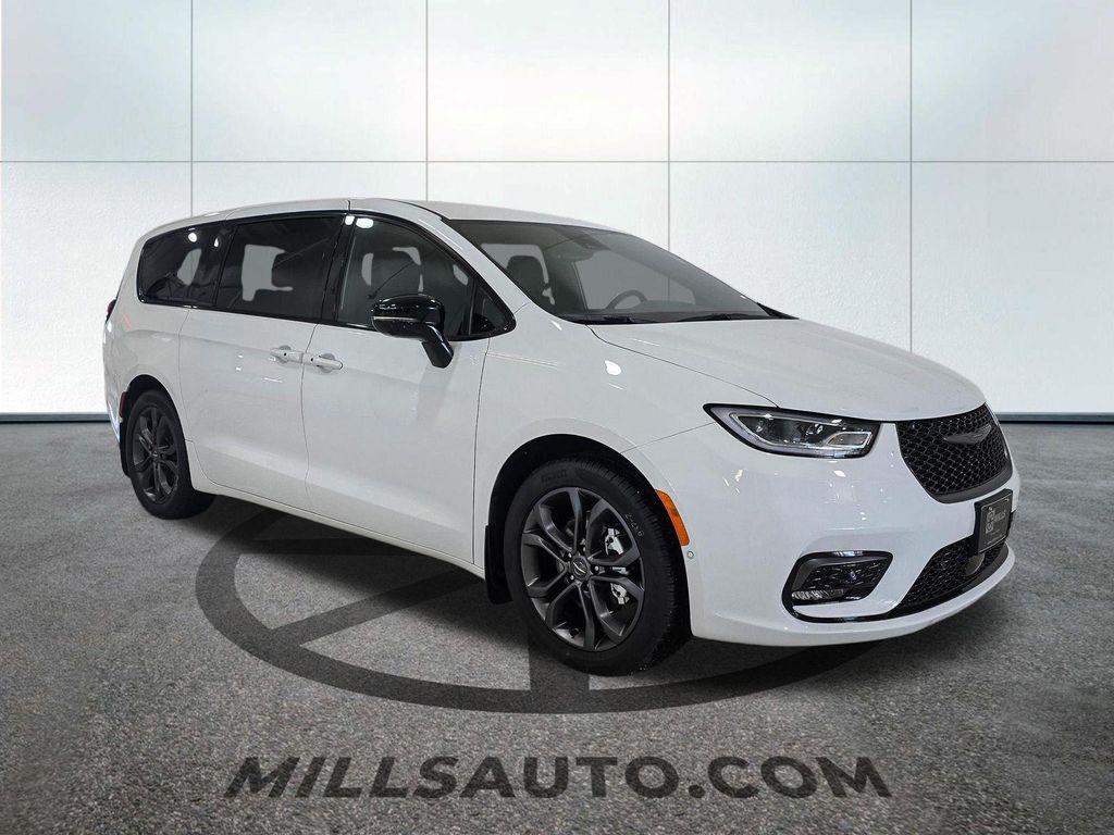 new 2026 Chrysler Pacifica car, priced at $41,440