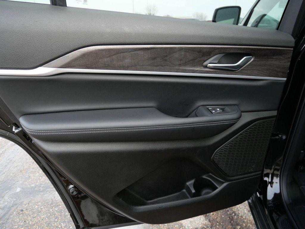 new 2025 Jeep Grand Cherokee L car, priced at $43,467