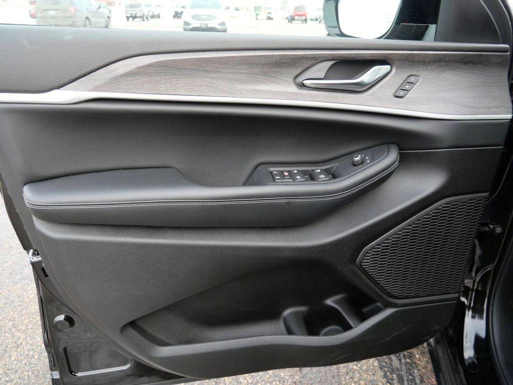 new 2025 Jeep Grand Cherokee L car, priced at $43,467