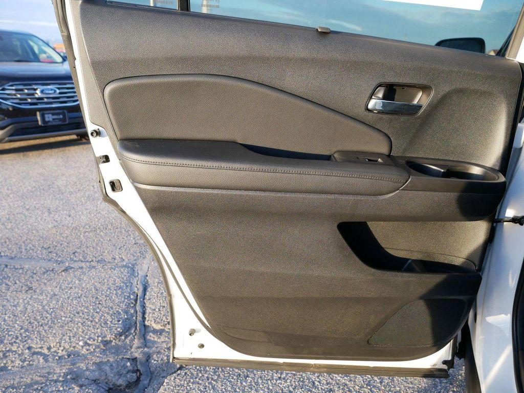 used 2022 Honda Pilot car, priced at $26,991