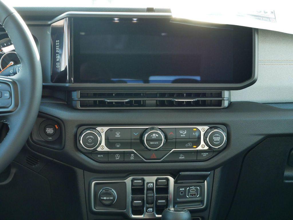 new 2025 Jeep Gladiator car, priced at $44,164