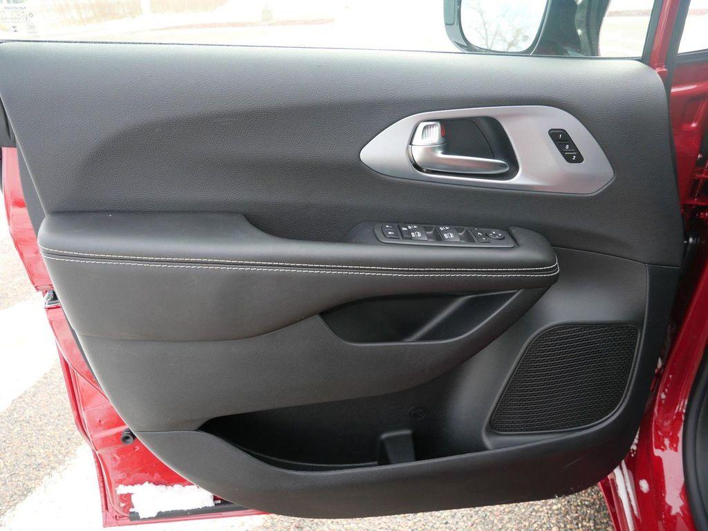 new 2026 Chrysler Pacifica car, priced at $56,074