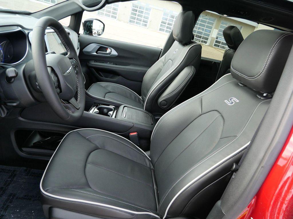new 2026 Chrysler Pacifica car, priced at $56,074