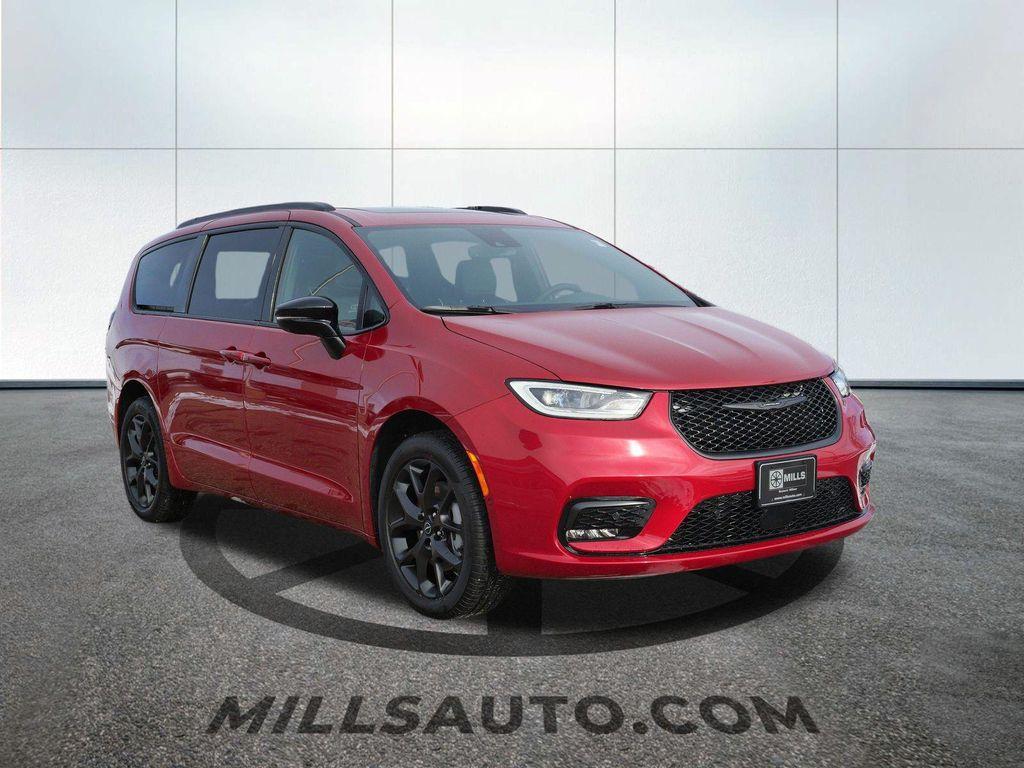 new 2026 Chrysler Pacifica car, priced at $56,074