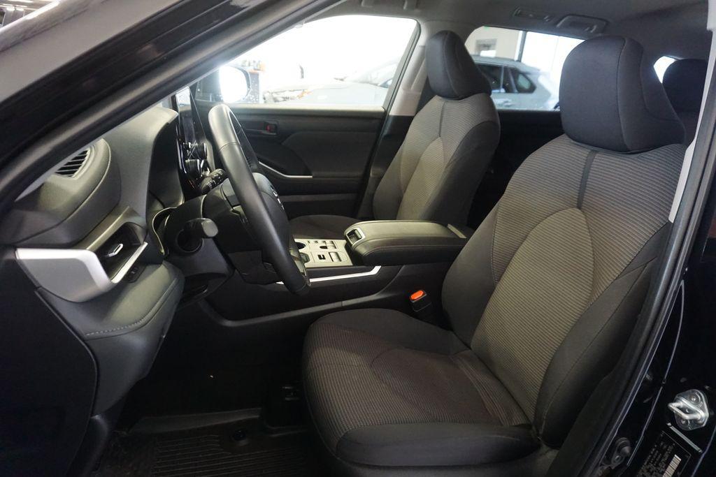 used 2023 Toyota Highlander car, priced at $33,755
