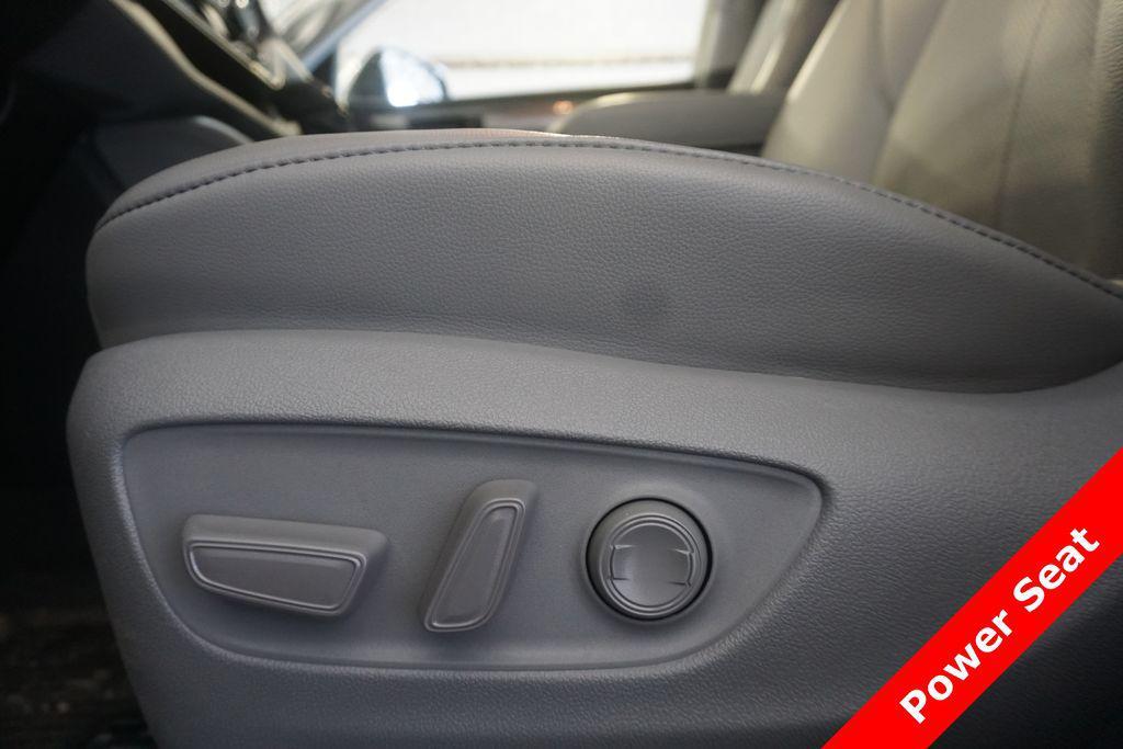 used 2023 Toyota Highlander car, priced at $40,987