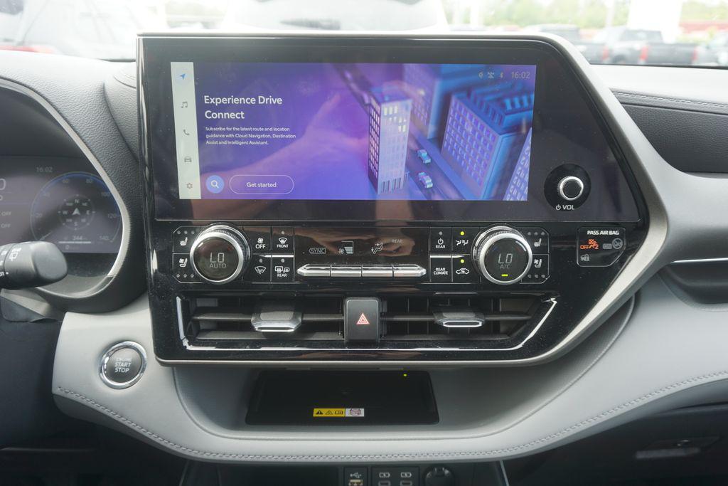 used 2023 Toyota Highlander car, priced at $40,987