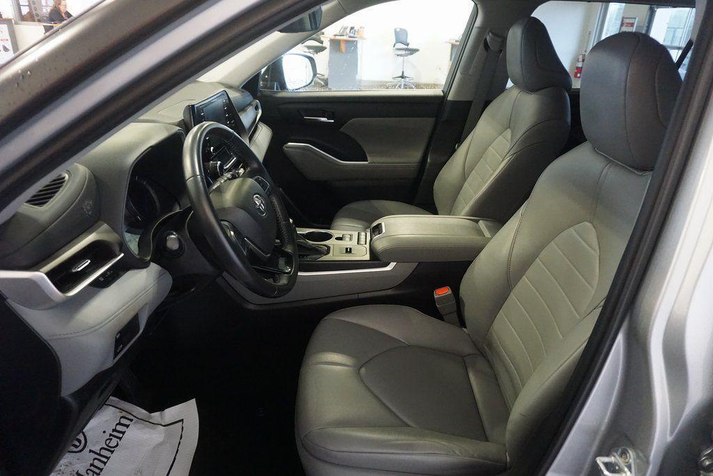 used 2021 Toyota Highlander Hybrid car, priced at $32,571