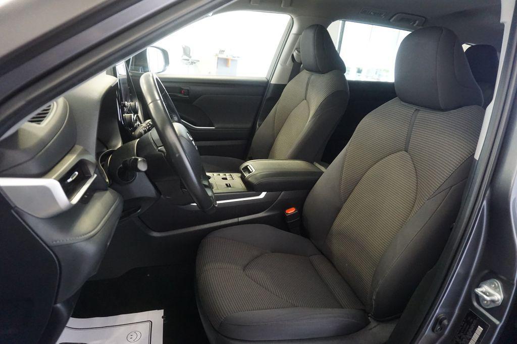 used 2024 Toyota Highlander car, priced at $32,563