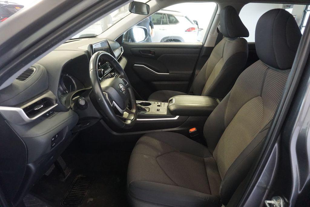used 2024 Toyota Highlander car, priced at $32,153