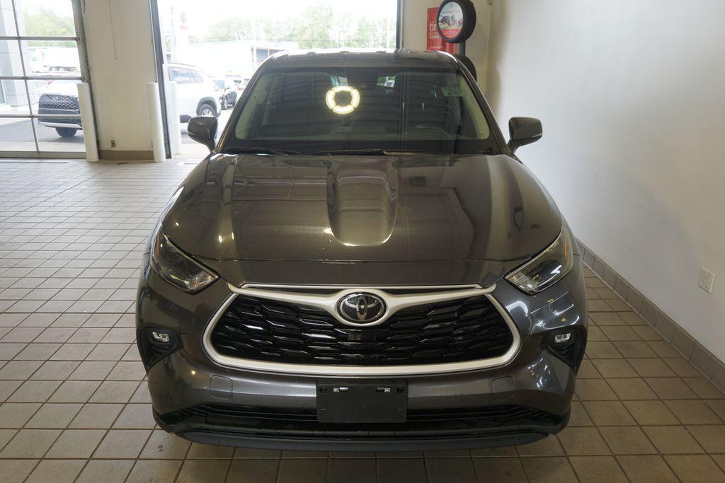 used 2024 Toyota Highlander car, priced at $32,153