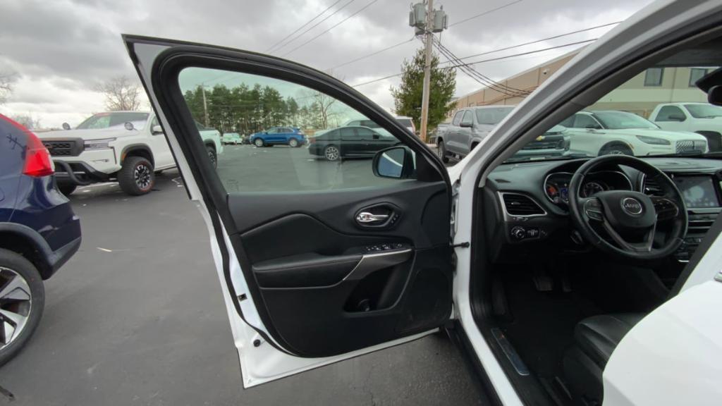 used 2019 Jeep Cherokee car, priced at $16,695