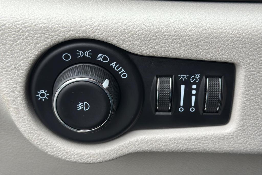 used 2023 Chrysler Pacifica car, priced at $24,895