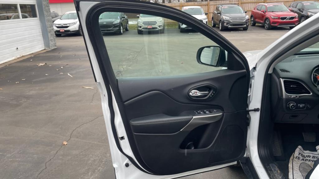 used 2021 Jeep Cherokee car, priced at $17,995