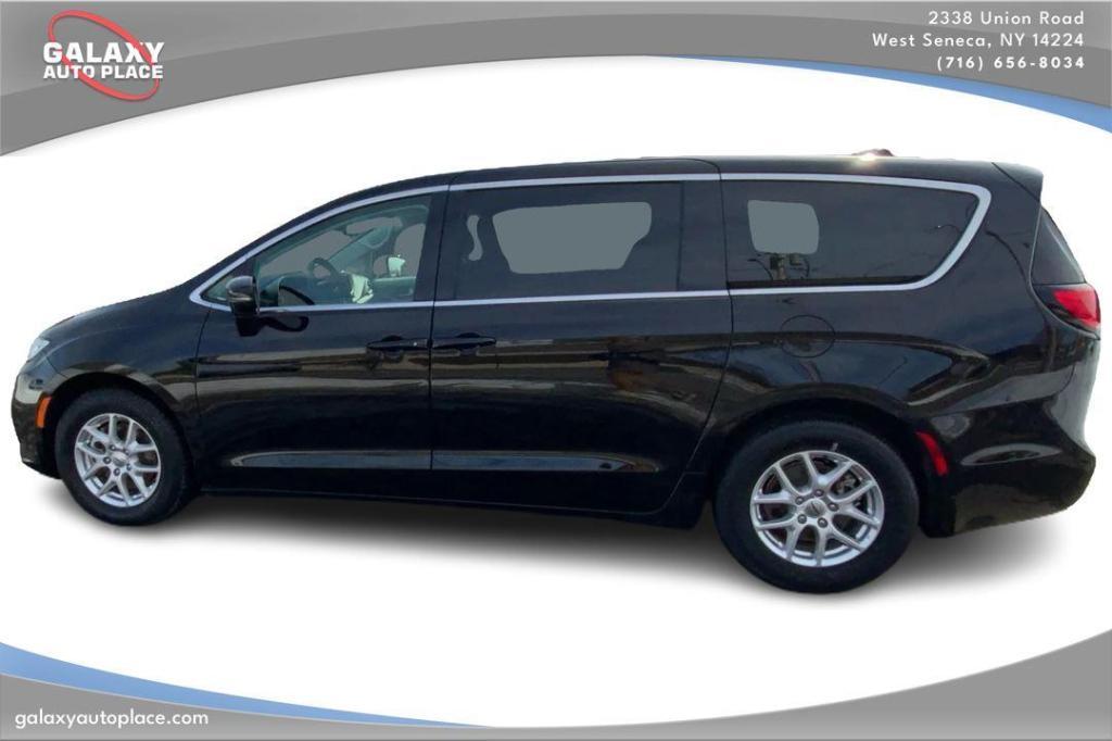 used 2024 Chrysler Pacifica car, priced at $27,295