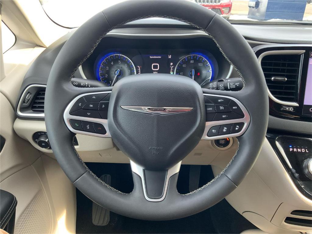 used 2024 Chrysler Pacifica car, priced at $27,295