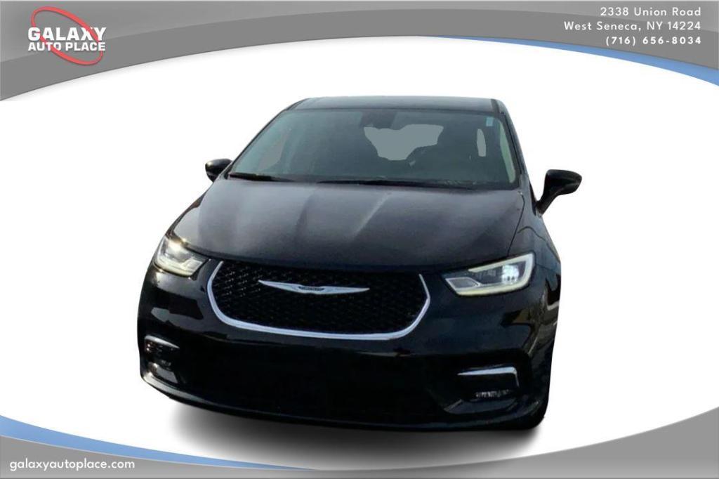 used 2024 Chrysler Pacifica car, priced at $27,295
