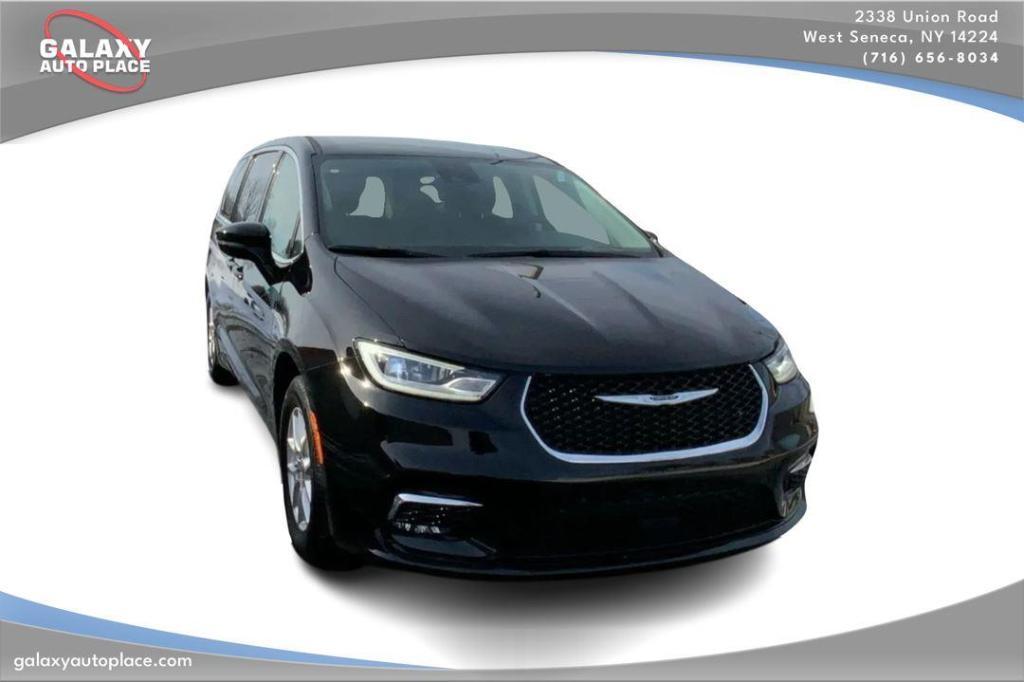 used 2024 Chrysler Pacifica car, priced at $27,295