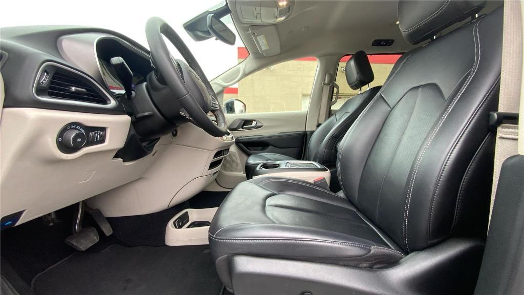 used 2024 Chrysler Pacifica car, priced at $27,495