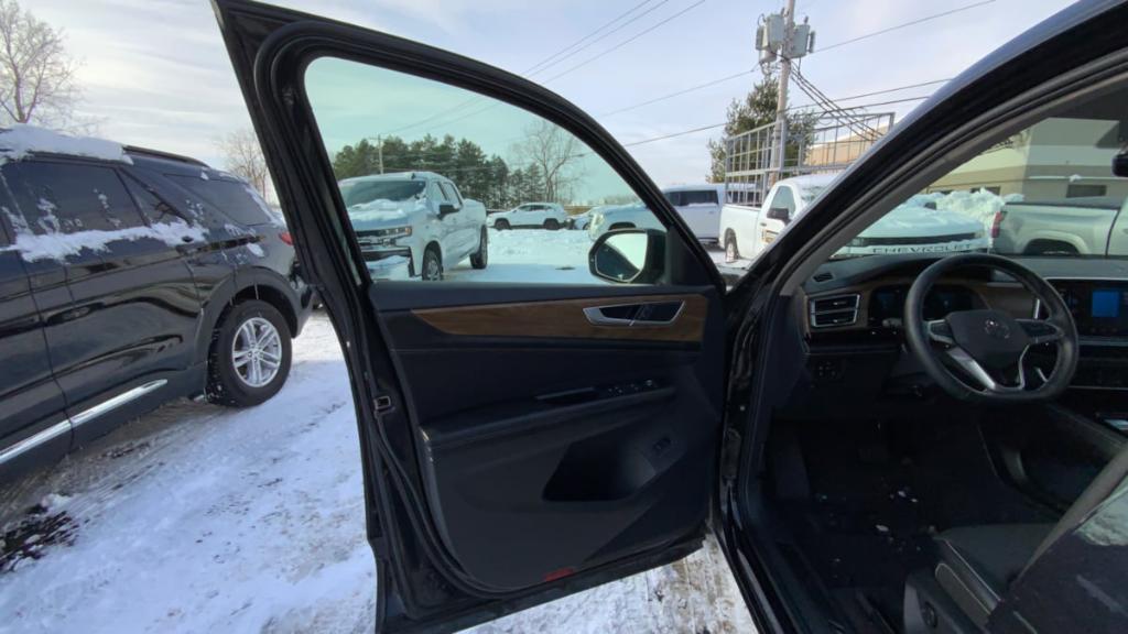 used 2024 Volkswagen Atlas car, priced at $30,495