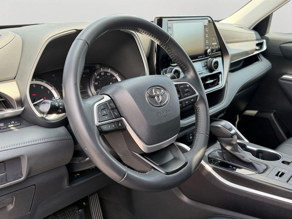 used 2022 Toyota Highlander car, priced at $37,395