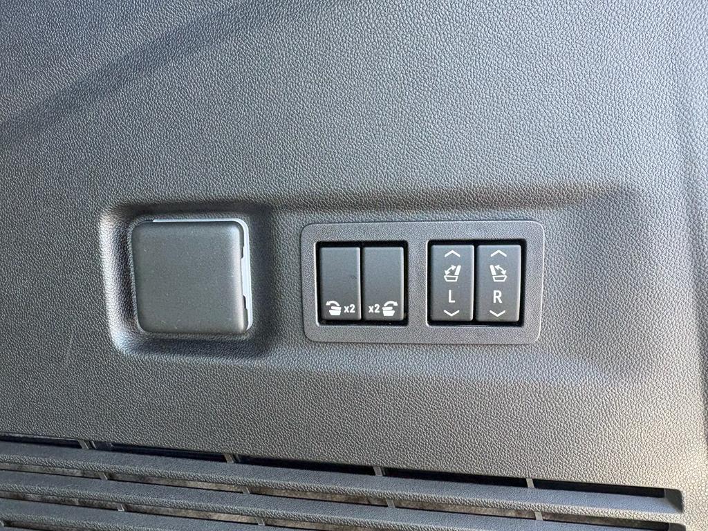 used 2024 GMC Yukon XL car, priced at $73,989