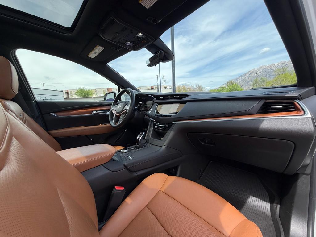 used 2021 Cadillac XT5 car, priced at $28,996