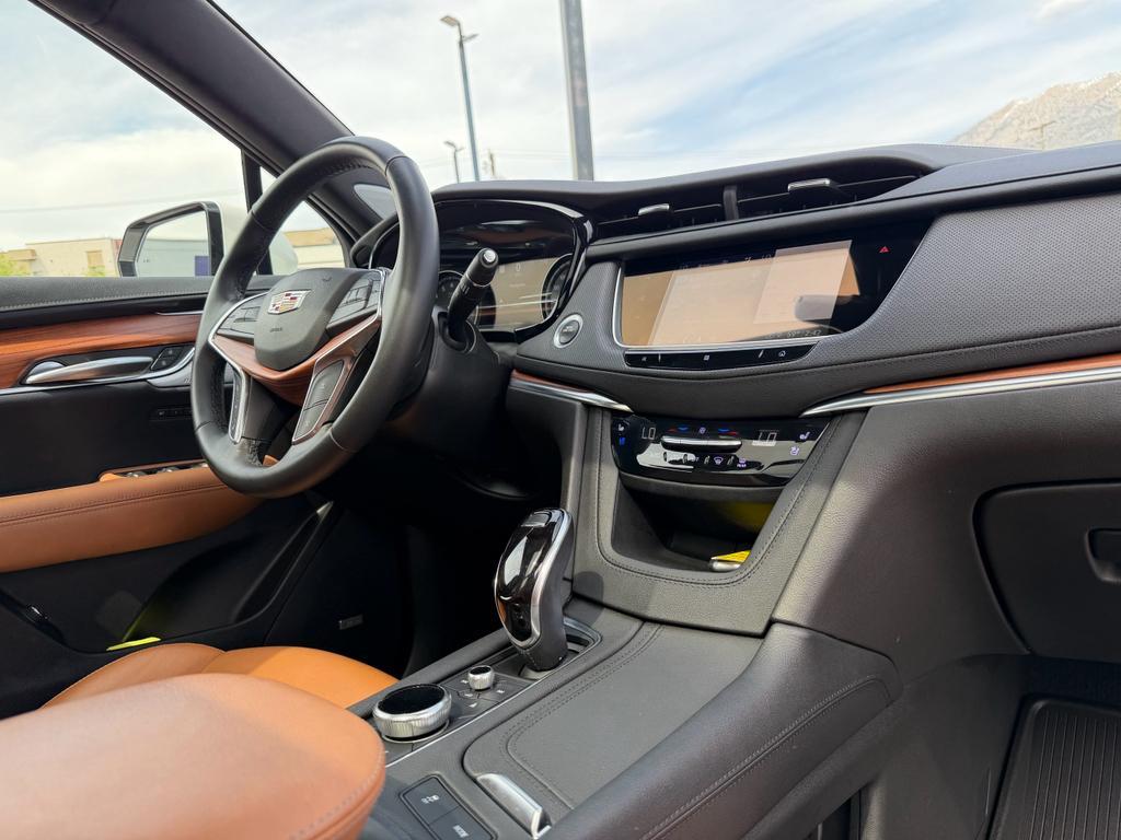 used 2021 Cadillac XT5 car, priced at $28,996