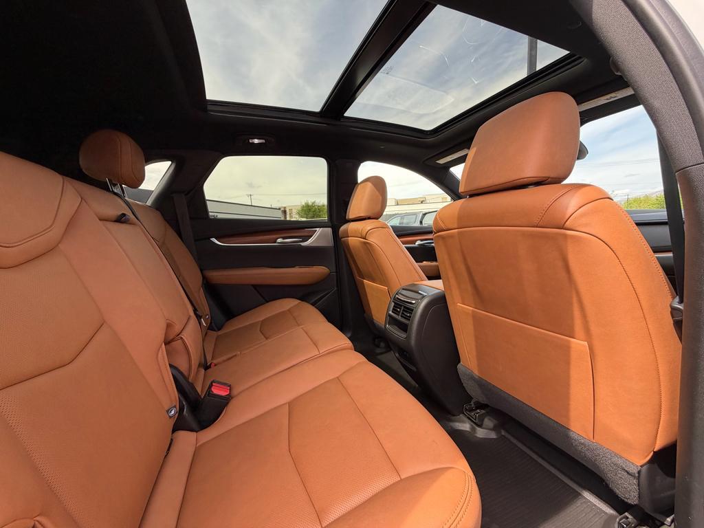 used 2021 Cadillac XT5 car, priced at $28,996