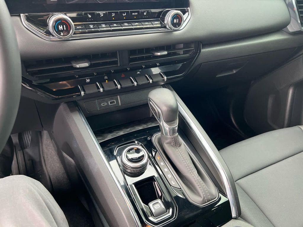 used 2024 GMC Canyon car, priced at $39,624