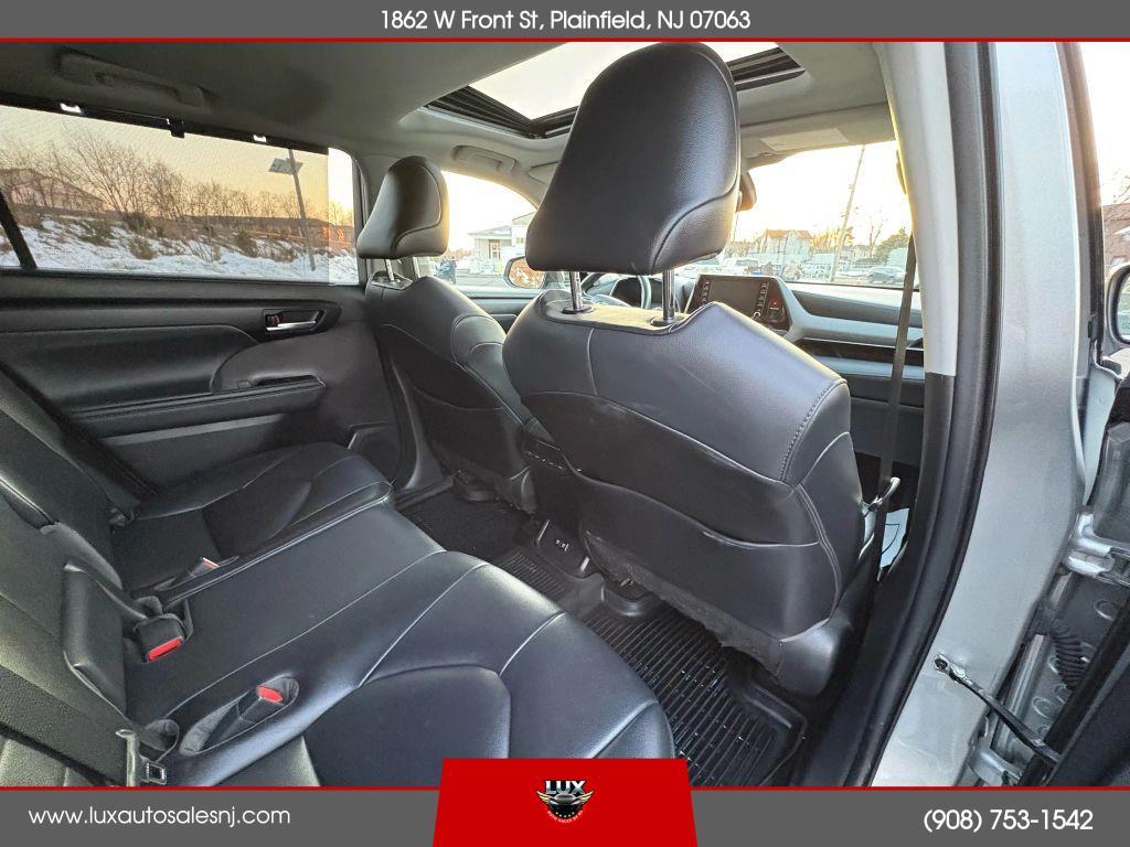 used 2021 Toyota Highlander car, priced at $22,900