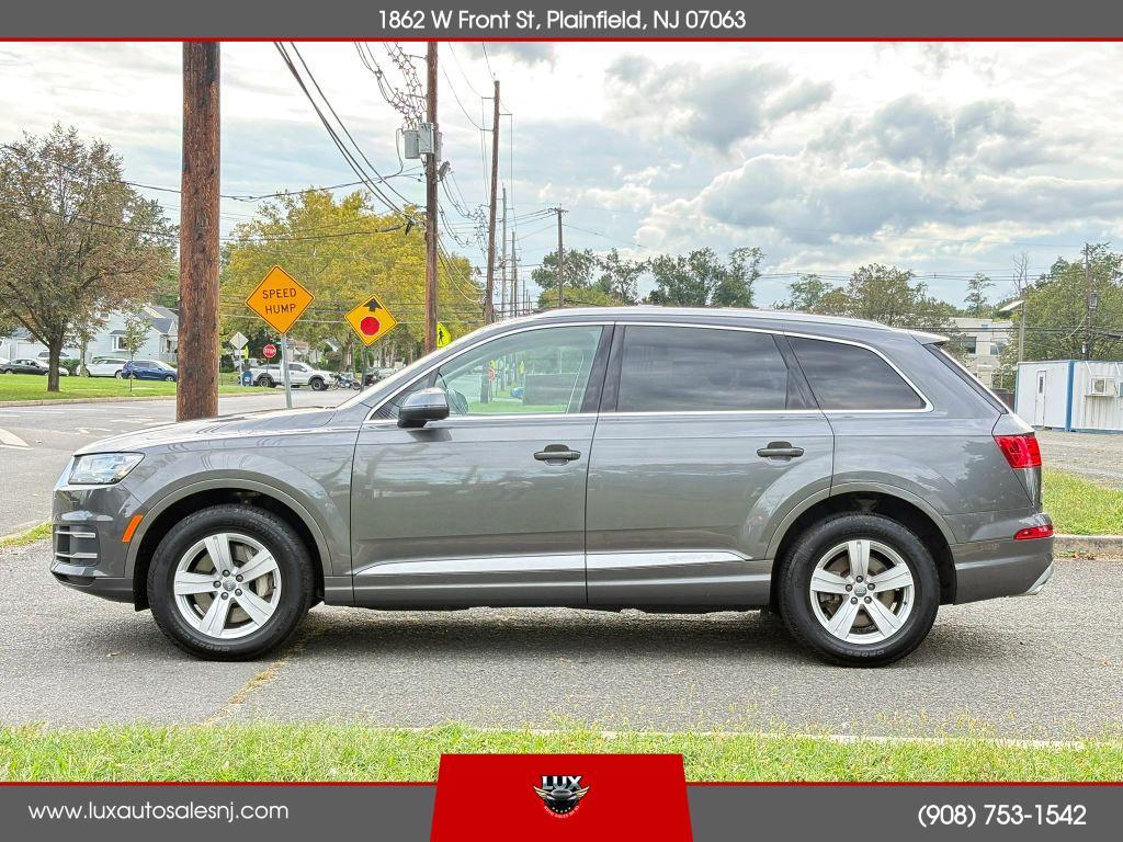 Audi Q7 view 9