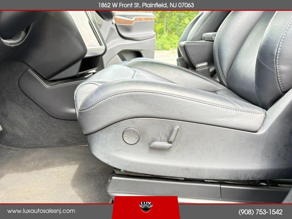 Tesla Model X view 28