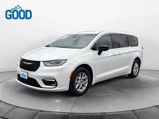used 2024 Chrysler Pacifica car, priced at $27,222