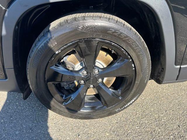 used 2019 Jeep Cherokee car, priced at $15,442