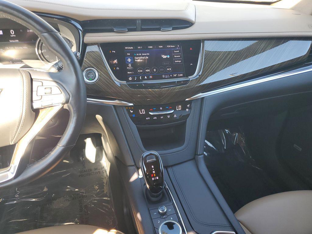 used 2022 Cadillac XT6 car, priced at $38,954