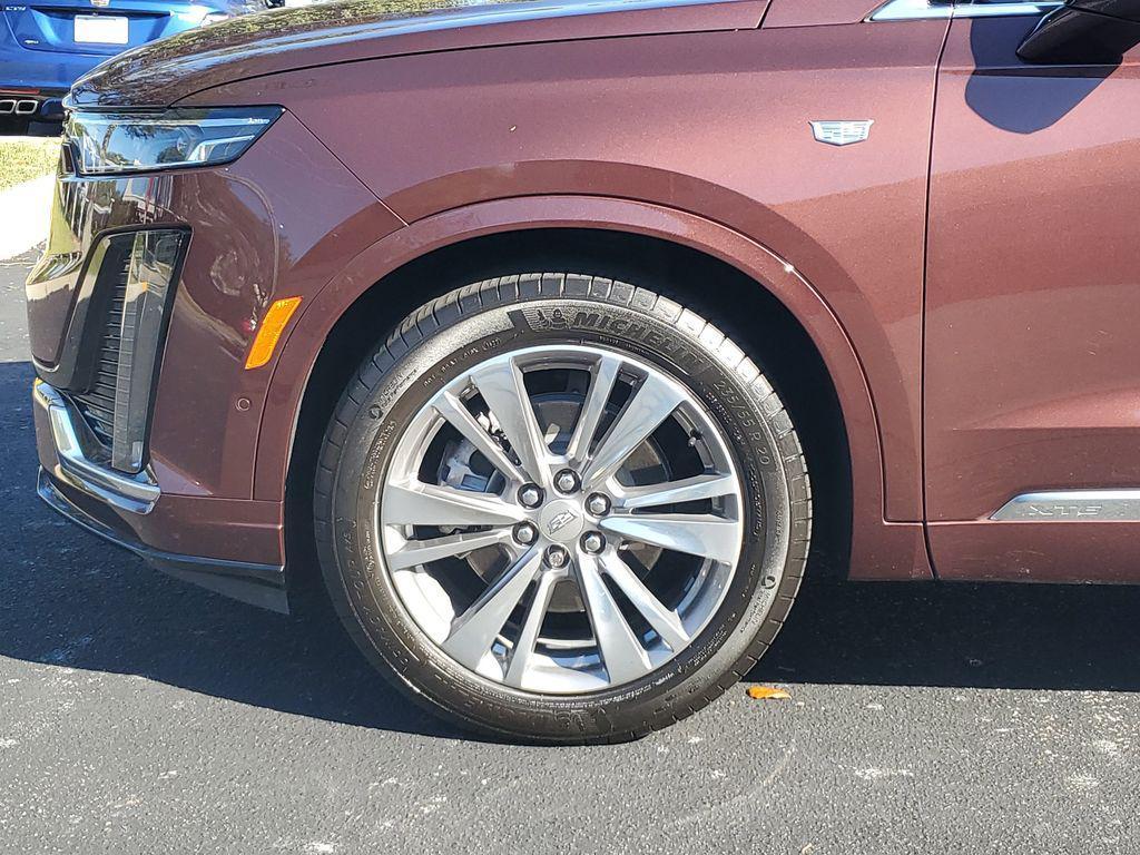 used 2022 Cadillac XT6 car, priced at $38,954