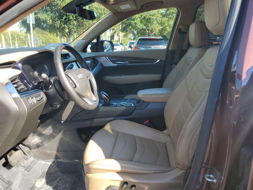used 2022 Cadillac XT6 car, priced at $38,954