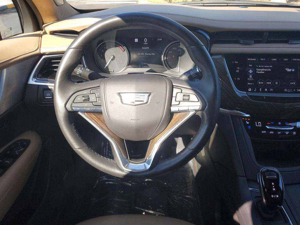 used 2022 Cadillac XT6 car, priced at $38,954