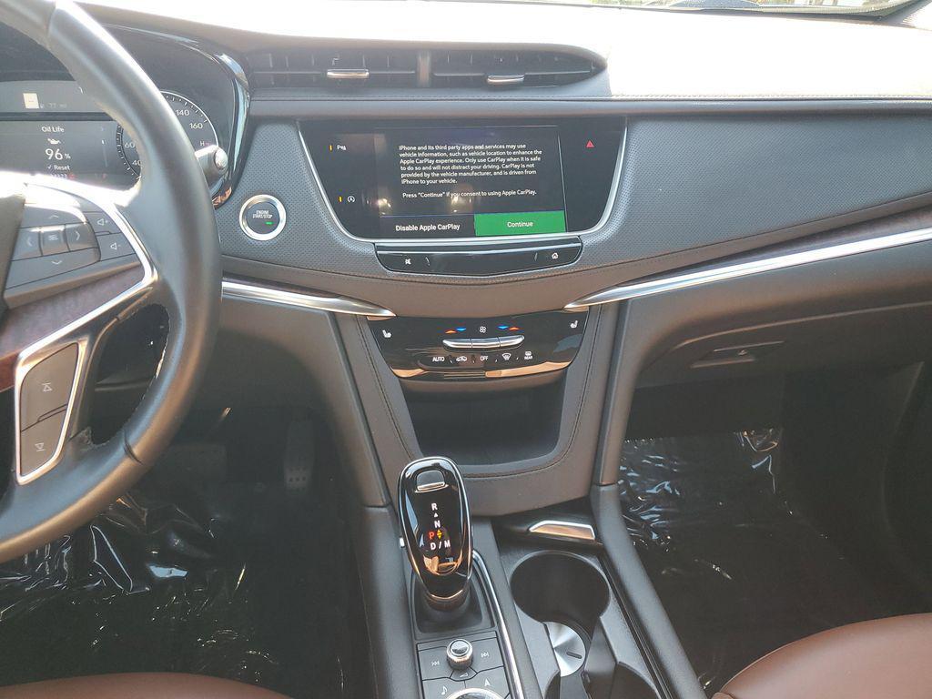 used 2023 Cadillac XT5 car, priced at $30,954